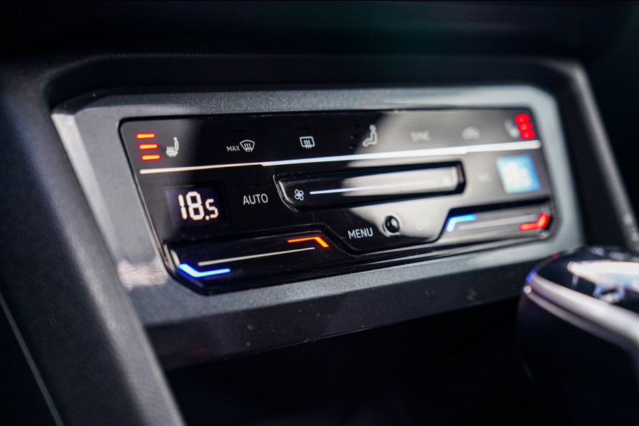 Volkswagen Tiguan 1.5 TSI R-line | FACELIFT Model 2021 | IQ Light | Stuurwielverwarming | 360 Camera| Achterbankverwarming |