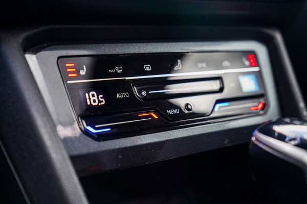 Volkswagen Tiguan 1.5 TSI R-line | FACELIFT Model 2021 | IQ Light | Stuurwielverwarming | 360 Camera| Achterbankverwarming |