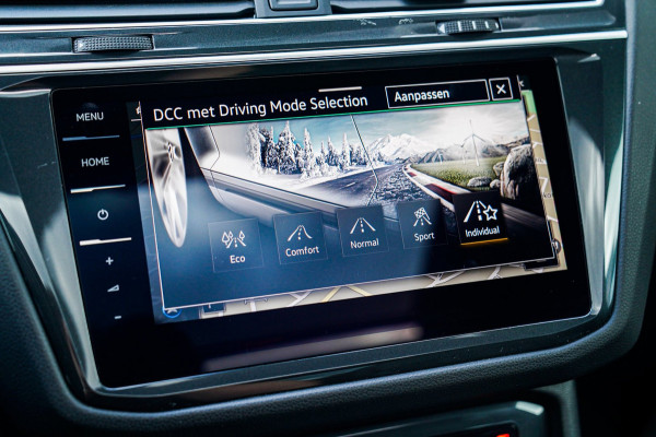 Volkswagen Tiguan 1.5 TSI R-line | FACELIFT Model 2021 | IQ Light | Stuurwielverwarming | 360 Camera| Achterbankverwarming |