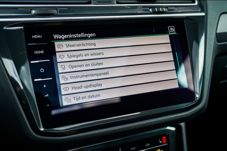 Volkswagen Tiguan 1.5 TSI R-line | FACELIFT Model 2021 | IQ Light | Stuurwielverwarming | 360 Camera| Achterbankverwarming |