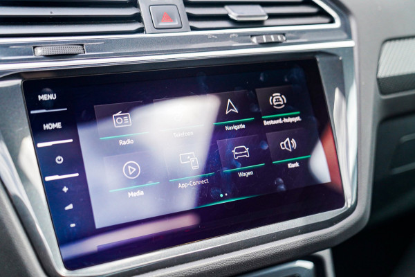 Volkswagen Tiguan 1.5 TSI R-line | FACELIFT Model 2021 | IQ Light | Stuurwielverwarming | 360 Camera| Achterbankverwarming |