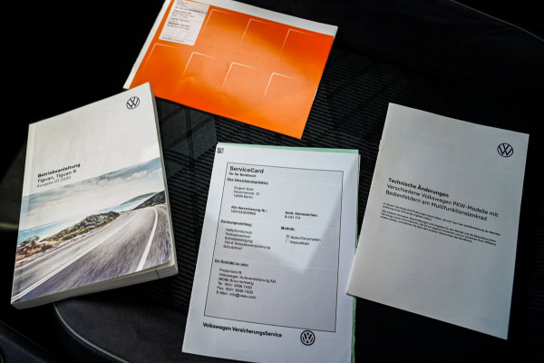 Volkswagen Tiguan 1.5 TSI R-line | FACELIFT Model 2021 | IQ Light | Stuurwielverwarming | 360 Camera| Achterbankverwarming |