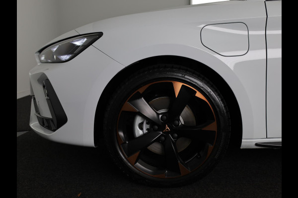 CUPRA Leon Sportstourer 1.5 TSI e-Hybrid Business 204PK | Panoramadak | Sennheiser | 19 Inch | Achteruitrijcamera |