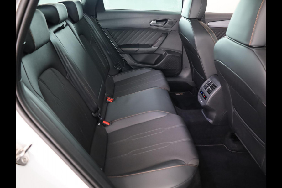 CUPRA Leon Sportstourer 1.5 TSI e-Hybrid Business 204PK | Panoramadak | Sennheiser | 19 Inch | Achteruitrijcamera |