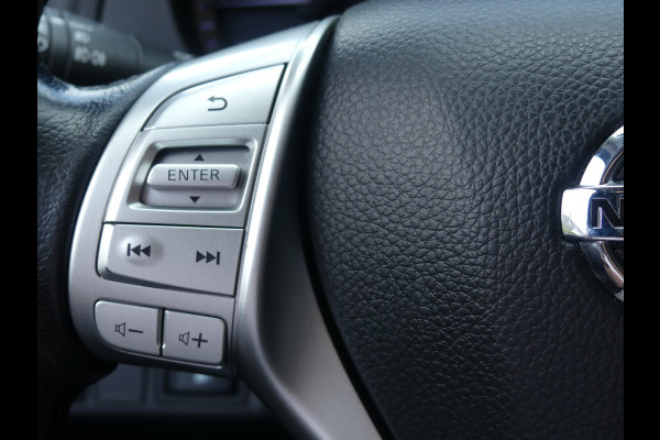 Nissan Navara 2.3 dCi Tekna 190PK 4WD 3500KG Trekgewicht Camera/PDC/Navigatie