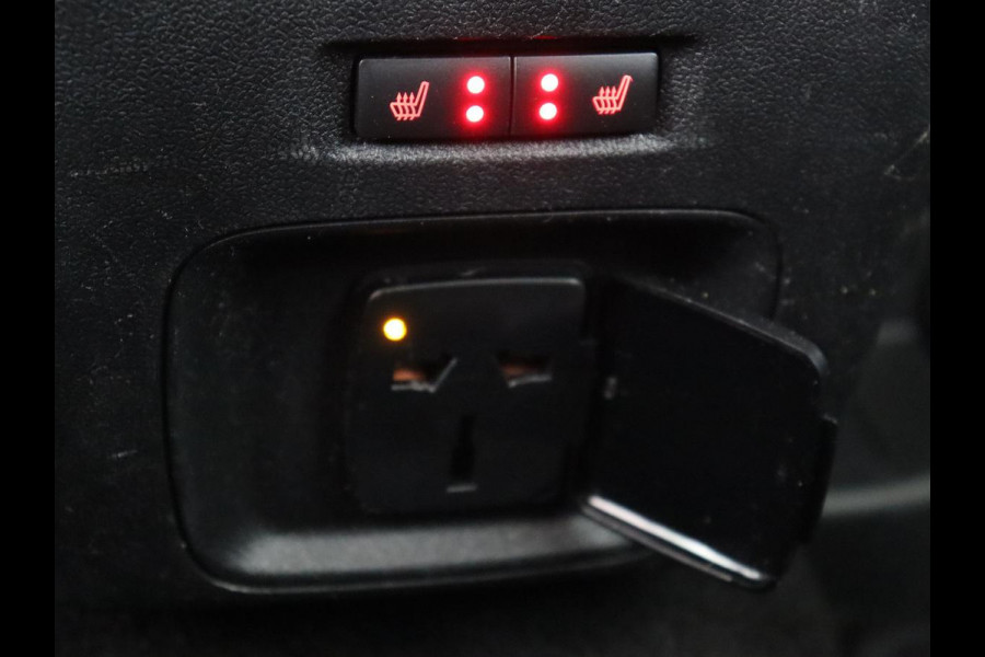 Ford Kuga 2.5 PHEV Titanium | SOH 91,5% | Trekhaak | Stoelverwarming | Adaptive cruise | Camera | Caplay | Navigatie | Dodehoek detectie | Keyless | Digital Cockpit | Achterbankverwarming | Plug In