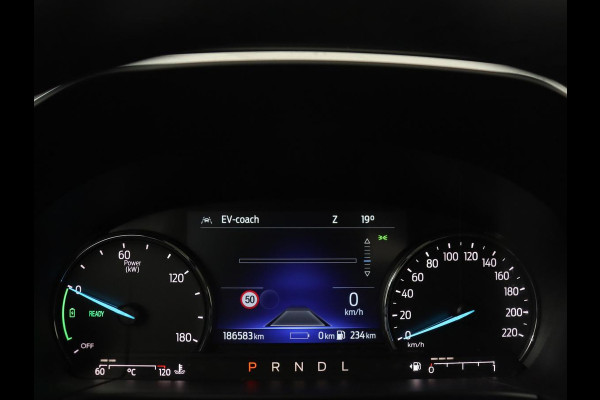 Ford Kuga 2.5 PHEV Titanium | SOH 91,5% | Trekhaak | Stoelverwarming | Adaptive cruise | Camera | Caplay | Navigatie | Dodehoek detectie | Keyless | Digital Cockpit | Achterbankverwarming | Plug In