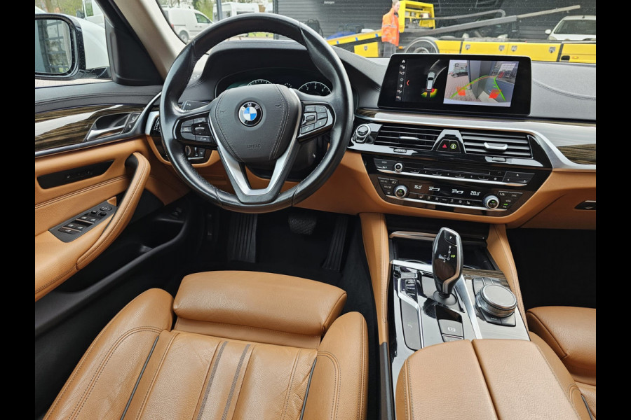BMW 5 Serie Touring 520i High Executive Edition | Automaat | LED | Trekhaak | Parkeerhulp | Camera | Navi | Leder | Stoelverwarming |
