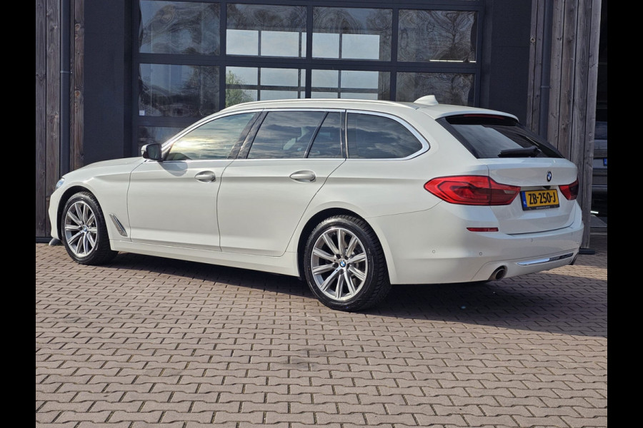 BMW 5 Serie Touring 520i High Executive Edition | Automaat | LED | Trekhaak | Parkeerhulp | Camera | Navi | Leder | Stoelverwarming |
