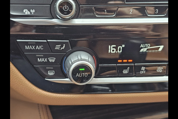 BMW 5 Serie Touring 520i High Executive Edition | Automaat | LED | Trekhaak | Parkeerhulp | Camera | Navi | Leder | Stoelverwarming |