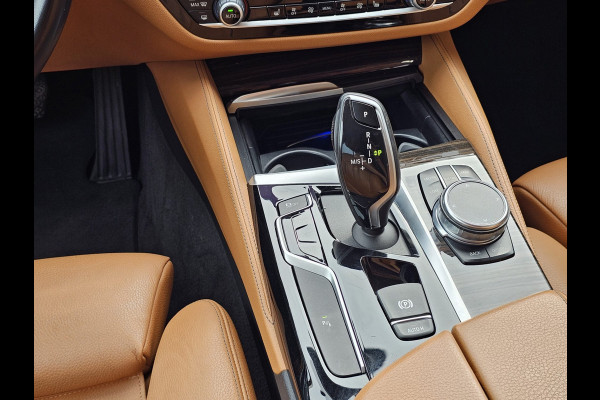 BMW 5 Serie Touring 520i High Executive Edition | Automaat | LED | Trekhaak | Parkeerhulp | Camera | Navi | Leder | Stoelverwarming |