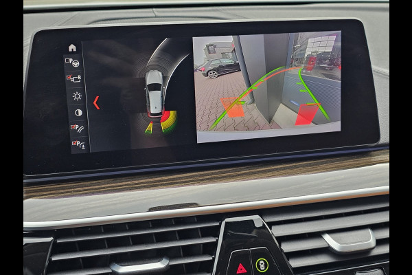 BMW 5 Serie Touring 520i High Executive Edition | Automaat | LED | Trekhaak | Parkeerhulp | Camera | Navi | Leder | Stoelverwarming |
