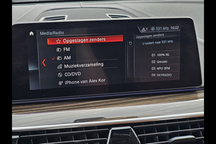 BMW 5 Serie Touring 520i High Executive Edition | Automaat | LED | Trekhaak | Parkeerhulp | Camera | Navi | Leder | Stoelverwarming |