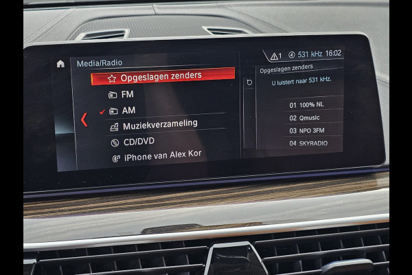 BMW 5 Serie Touring 520i High Executive Edition | Automaat | LED | Trekhaak | Parkeerhulp | Camera | Navi | Leder | Stoelverwarming |