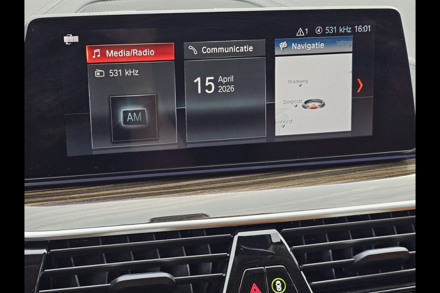 BMW 5 Serie Touring 520i High Executive Edition | Automaat | LED | Trekhaak | Parkeerhulp | Camera | Navi | Leder | Stoelverwarming |