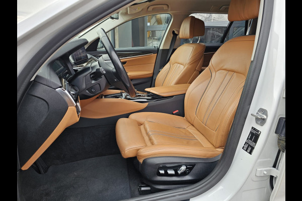 BMW 5 Serie Touring 520i High Executive Edition | Automaat | LED | Trekhaak | Parkeerhulp | Camera | Navi | Leder | Stoelverwarming |