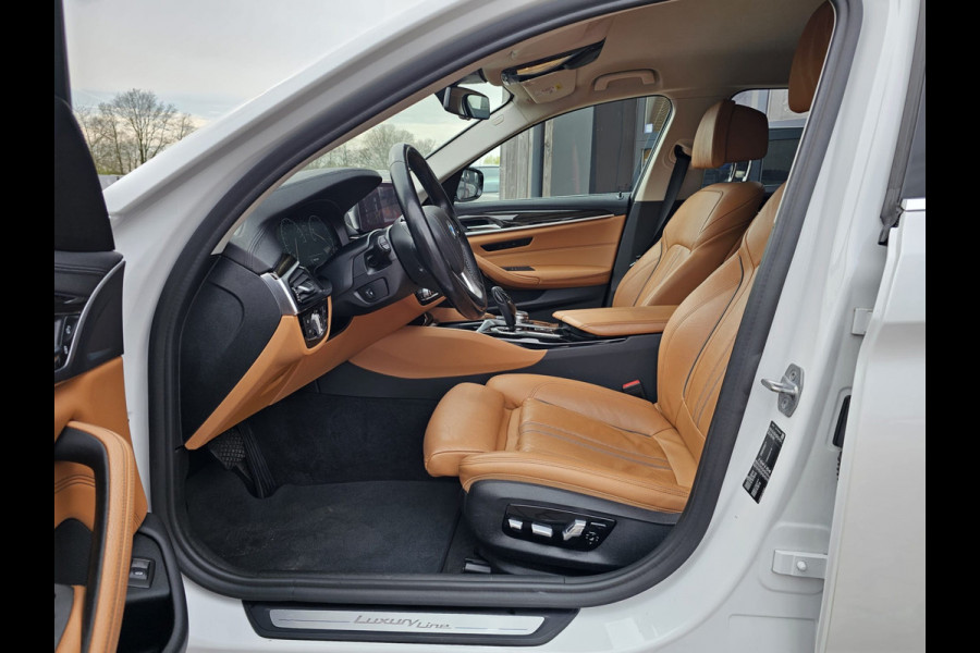 BMW 5 Serie Touring 520i High Executive Edition | Automaat | LED | Trekhaak | Parkeerhulp | Camera | Navi | Leder | Stoelverwarming |