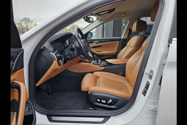 BMW 5 Serie Touring 520i High Executive Edition | Automaat | LED | Trekhaak | Parkeerhulp | Camera | Navi | Leder | Stoelverwarming |