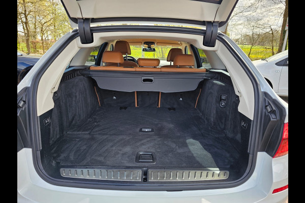 BMW 5 Serie Touring 520i High Executive Edition | Automaat | LED | Trekhaak | Parkeerhulp | Camera | Navi | Leder | Stoelverwarming |