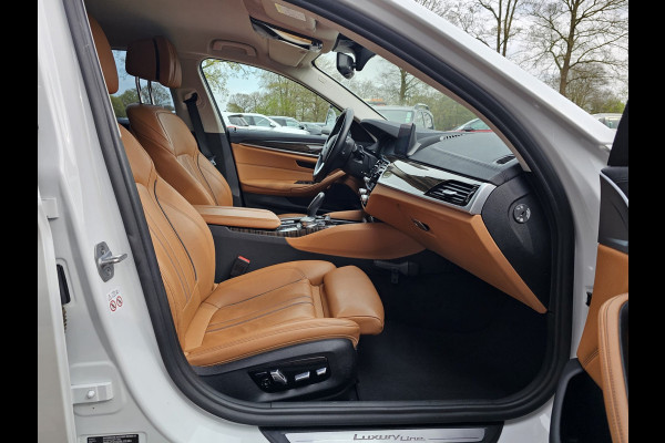 BMW 5 Serie Touring 520i High Executive Edition | Automaat | LED | Trekhaak | Parkeerhulp | Camera | Navi | Leder | Stoelverwarming |