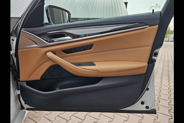 BMW 5 Serie Touring 520i High Executive Edition | Automaat | LED | Trekhaak | Parkeerhulp | Camera | Navi | Leder | Stoelverwarming |