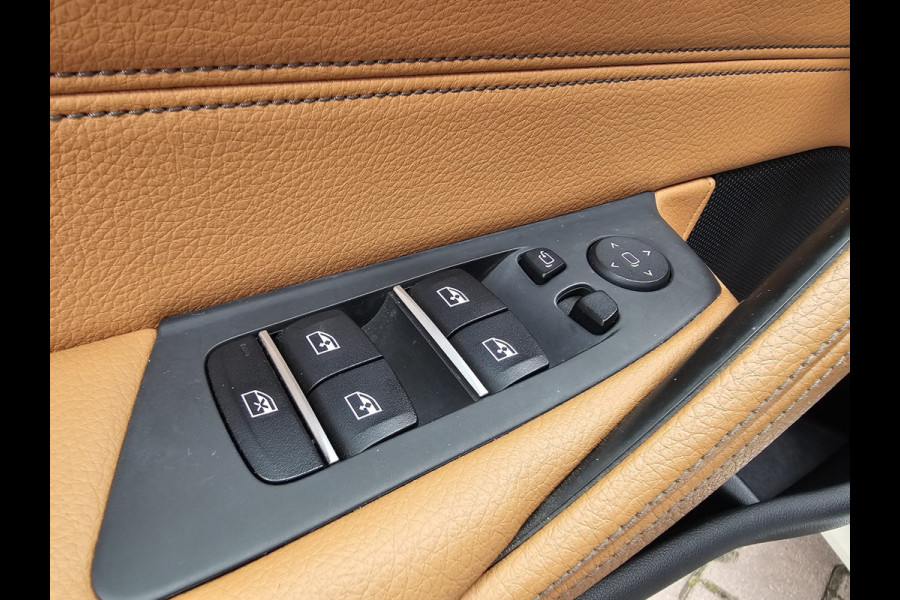 BMW 5 Serie Touring 520i High Executive Edition | Automaat | LED | Trekhaak | Parkeerhulp | Camera | Navi | Leder | Stoelverwarming |
