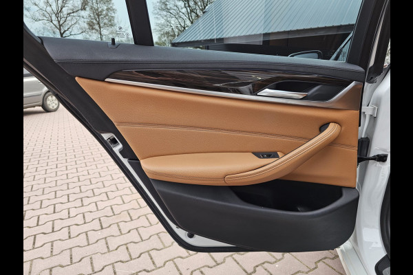 BMW 5 Serie Touring 520i High Executive Edition | Automaat | LED | Trekhaak | Parkeerhulp | Camera | Navi | Leder | Stoelverwarming |