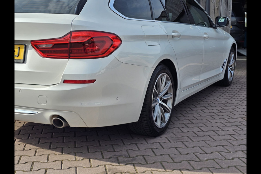 BMW 5 Serie Touring 520i High Executive Edition | Automaat | LED | Trekhaak | Parkeerhulp | Camera | Navi | Leder | Stoelverwarming |