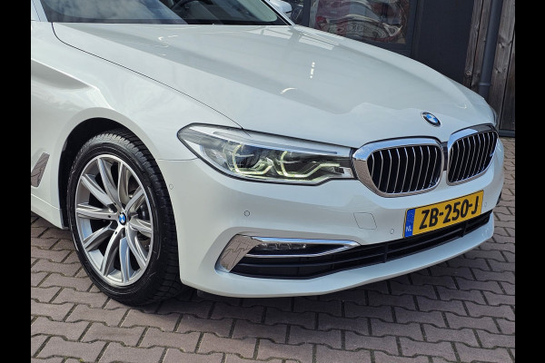 BMW 5 Serie Touring 520i High Executive Edition | Automaat | LED | Trekhaak | Parkeerhulp | Camera | Navi | Leder | Stoelverwarming |