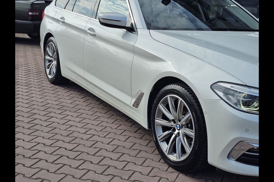 BMW 5 Serie Touring 520i High Executive Edition | Automaat | LED | Trekhaak | Parkeerhulp | Camera | Navi | Leder | Stoelverwarming |