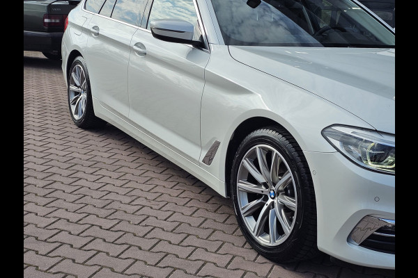 BMW 5 Serie Touring 520i High Executive Edition | Automaat | LED | Trekhaak | Parkeerhulp | Camera | Navi | Leder | Stoelverwarming |