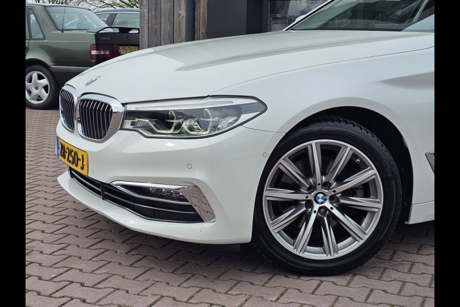 BMW 5 Serie Touring 520i High Executive Edition | Automaat | LED | Trekhaak | Parkeerhulp | Camera | Navi | Leder | Stoelverwarming |