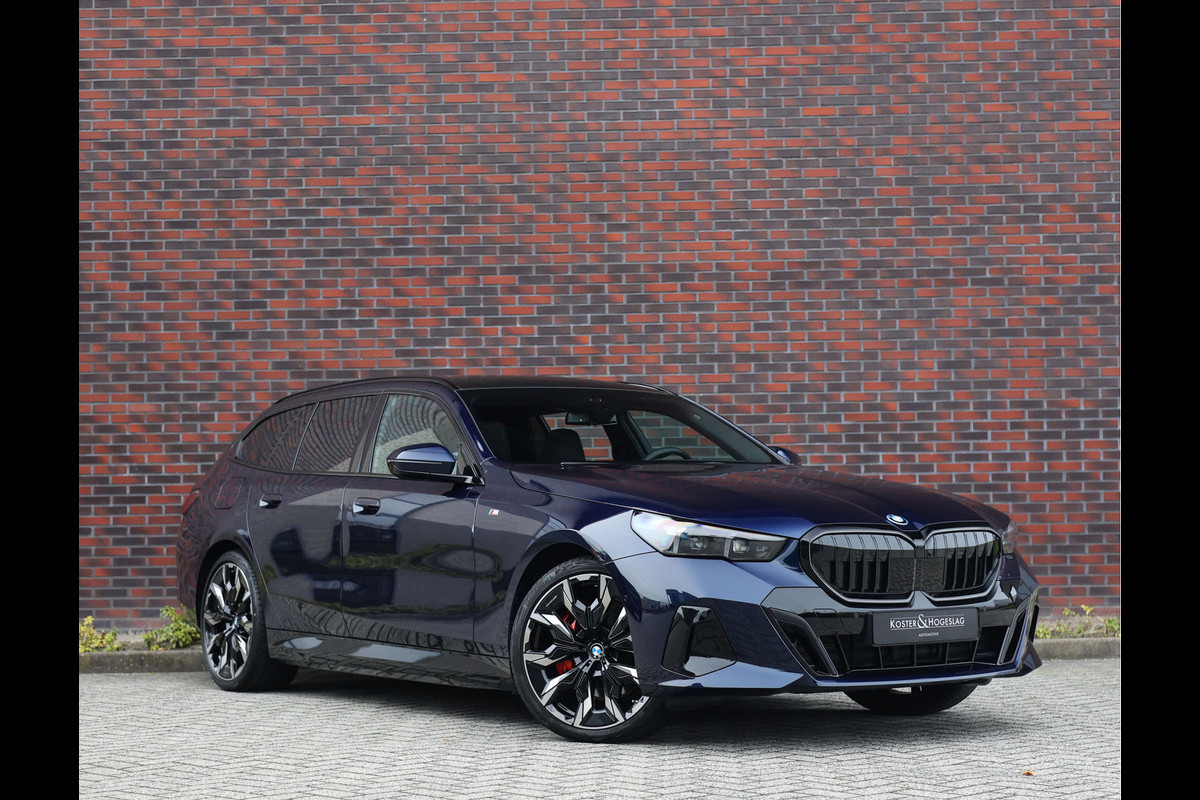 BMW 5 Serie Touring 550e xDrive | Pano - Trekhaak - B&W