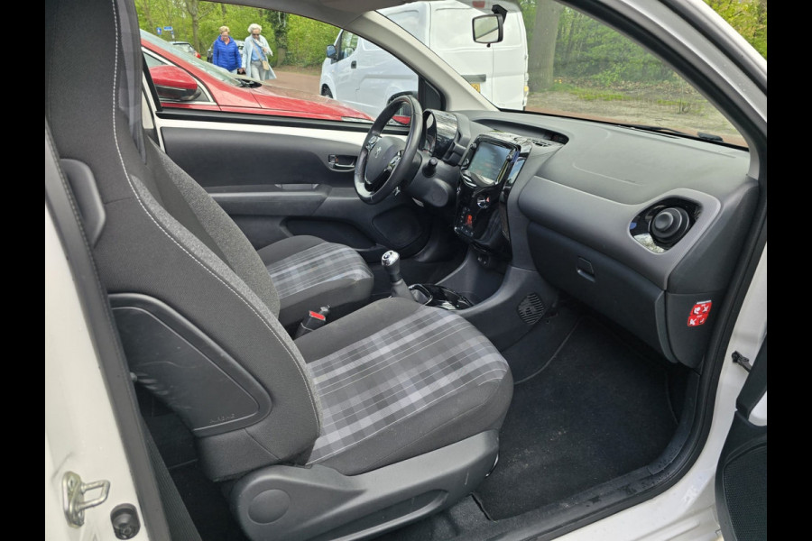 Peugeot 108 1.0 e-VTi Allure TOP! | 2E EIGENAAR | 12MND GARANTIE | CAMERA | LMV | KEYLESS |