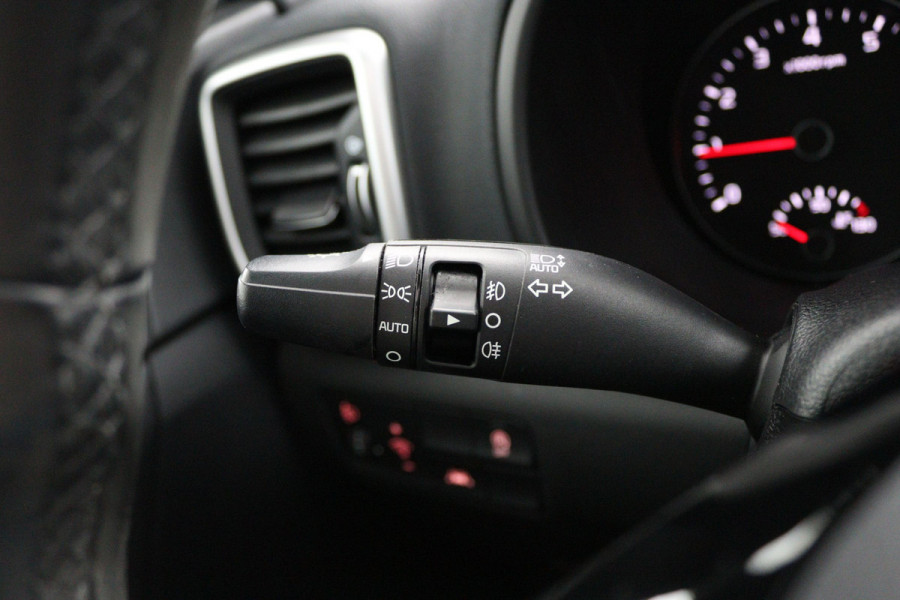 Kia Sportage 1.6 T-GDI DynamicPlusLine Automaat - Schuif-/kanteldak - Trekhaak - Keyless - Stoelverwarming - Apple CarPlay/Android Auto - Fabrieksgarantie tot 10-2026