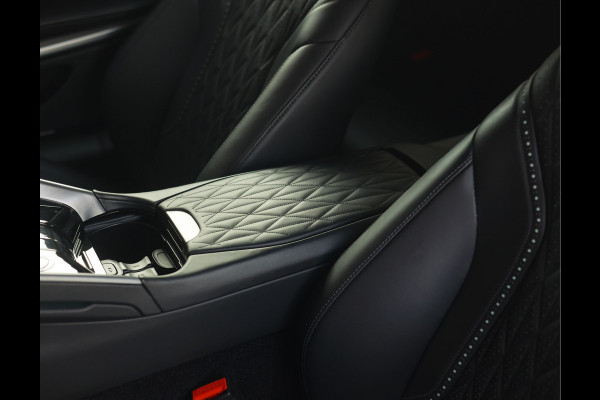Aston Martin DB12 4.0 V8