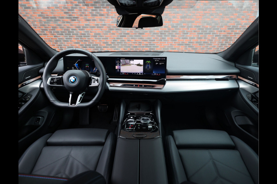 BMW 5 Serie Touring 550e xDrive | Trekhaak - M Sport Pro - Alcantara