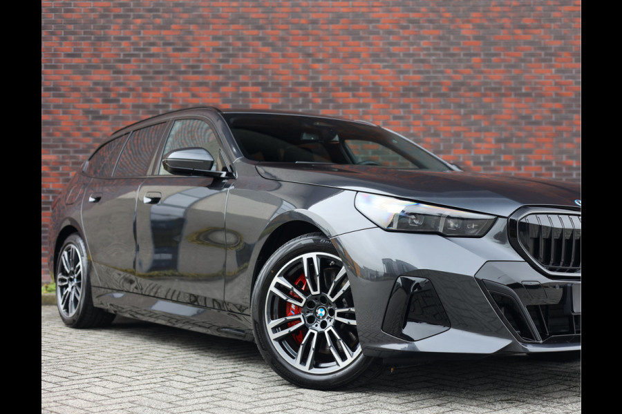 BMW 5 Serie Touring 550e xDrive | Trekhaak - M Sport Pro - Alcantara