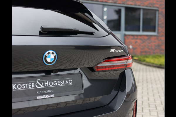 BMW 5 Serie Touring 550e xDrive | Trekhaak - M Sport Pro - Alcantara