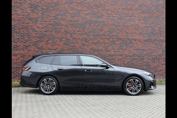 BMW 5 Serie Touring 550e xDrive | Trekhaak - M Sport Pro - Alcantara