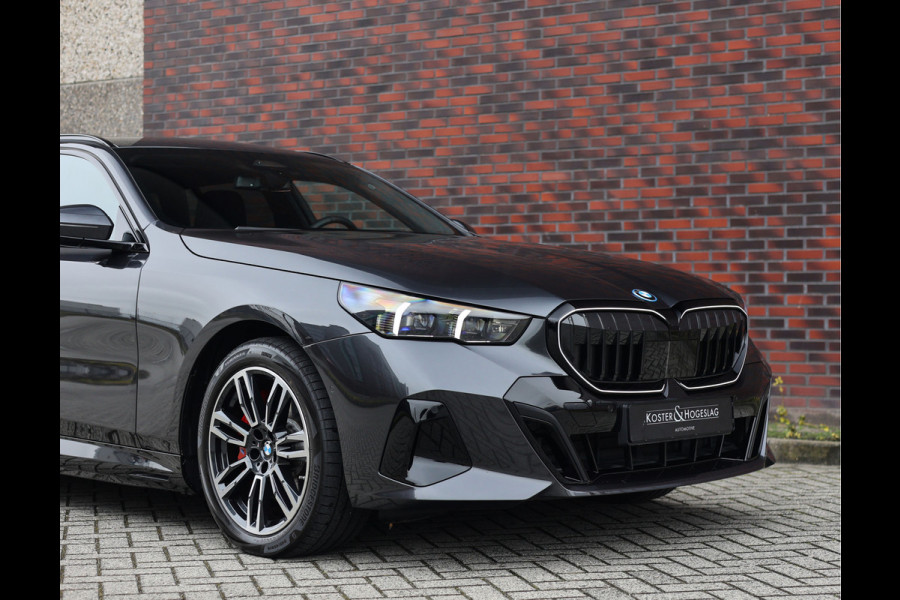 BMW 5 Serie Touring 550e xDrive | Trekhaak - M Sport Pro - Alcantara