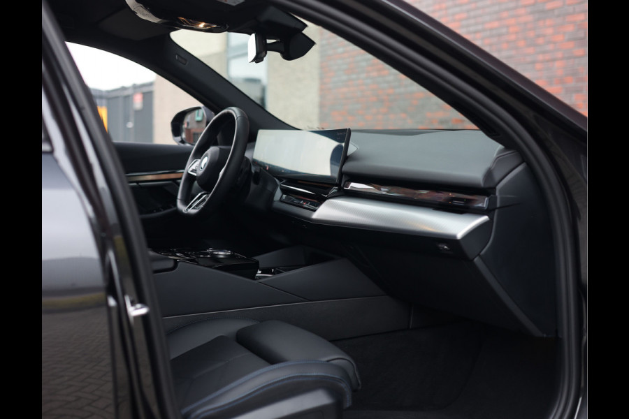 BMW 5 Serie Touring 550e xDrive | Trekhaak - M Sport Pro - Alcantara