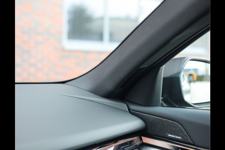 BMW 5 Serie Touring 550e xDrive | Trekhaak - M Sport Pro - Alcantara