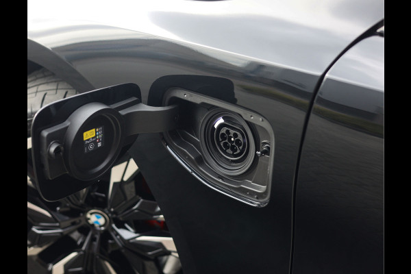 BMW 5 Serie Touring 550e xDrive | M Performance - Pano - Trekhaak