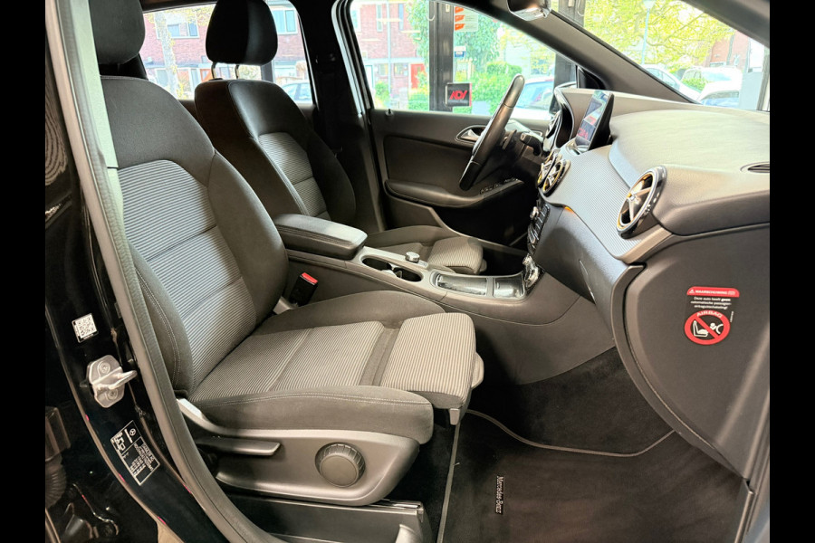 Mercedes-Benz B-Klasse B180 Ambition AUT NAVIGATIE AIRCO CRUISE CONTROL LED XENON PDC TREKHAAK