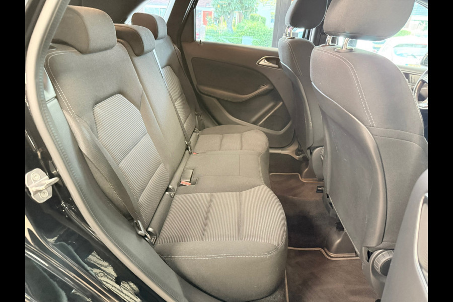 Mercedes-Benz B-Klasse B180 Ambition AUT NAVIGATIE AIRCO CRUISE CONTROL LED XENON PDC TREKHAAK