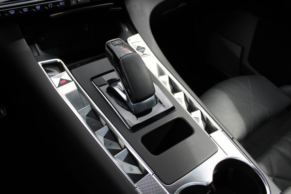 DS 7 Crossback E-Tense 4x4 300PK Rivoli | Full Options | Massage | Panoramadak | Trekhaak | Leder | Nachtzicht