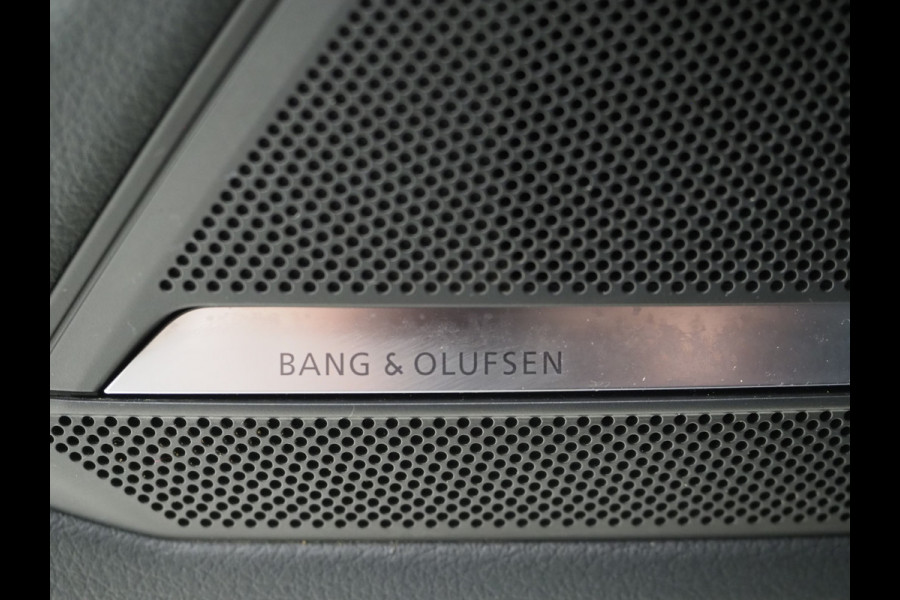 Audi A6 Avant 55 TFSI e quattro Competition Full Black | Panoramadak | B&O Audio | Camera | Keyless | Adaptive Cruise | Sfeerlicht | Carplay