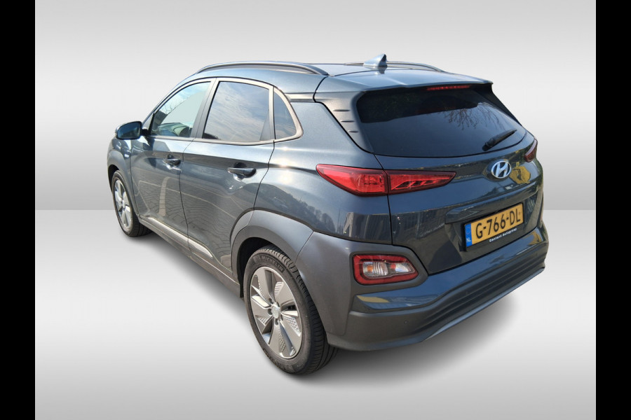 Hyundai Kona EV Premium 64 kWh / Trekhaak / Camera / Leder / Head-up / 18'' / Navigatie / Stuur+Stoelverwarming / Keyless / KRELL Audio / DAB / ACC