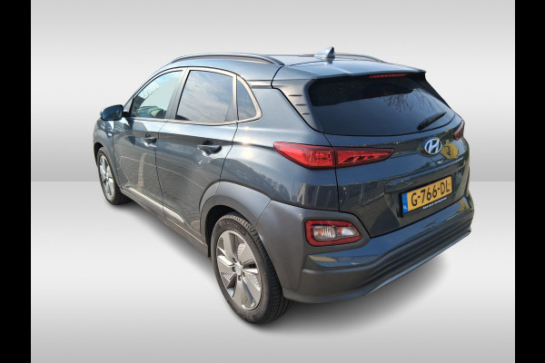 Hyundai Kona EV Premium 64 kWh / Trekhaak / Camera / Leder / Head-up / 18'' / Navigatie / Stuur+Stoelverwarming / Keyless / KRELL Audio / DAB / ACC